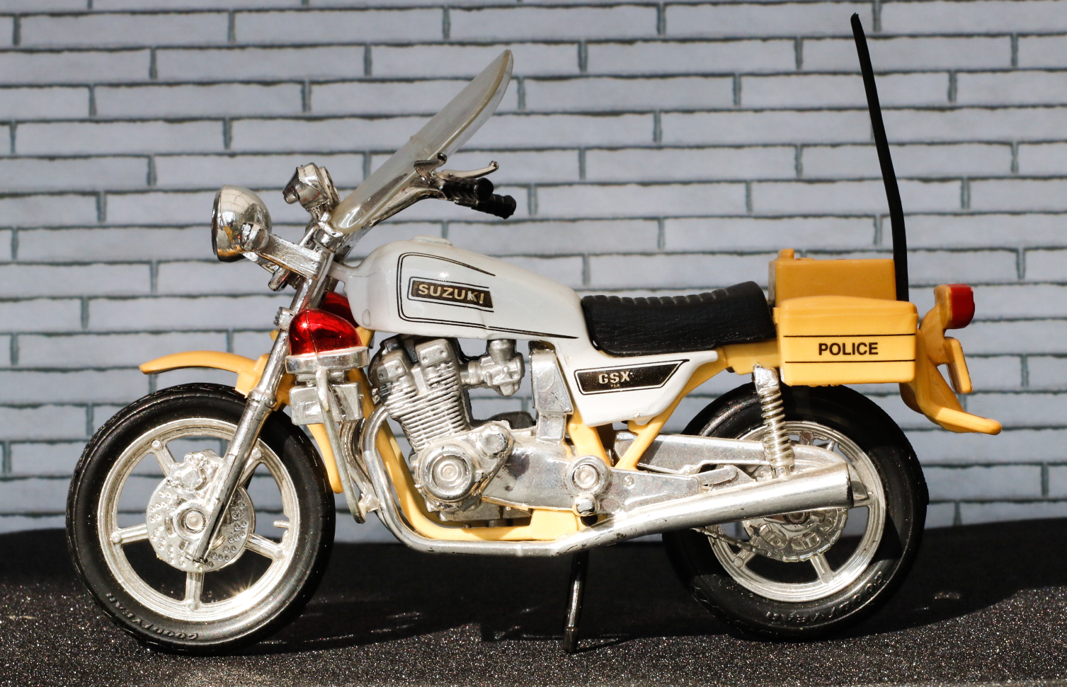 Maisto Suzuki GSX1100 Police